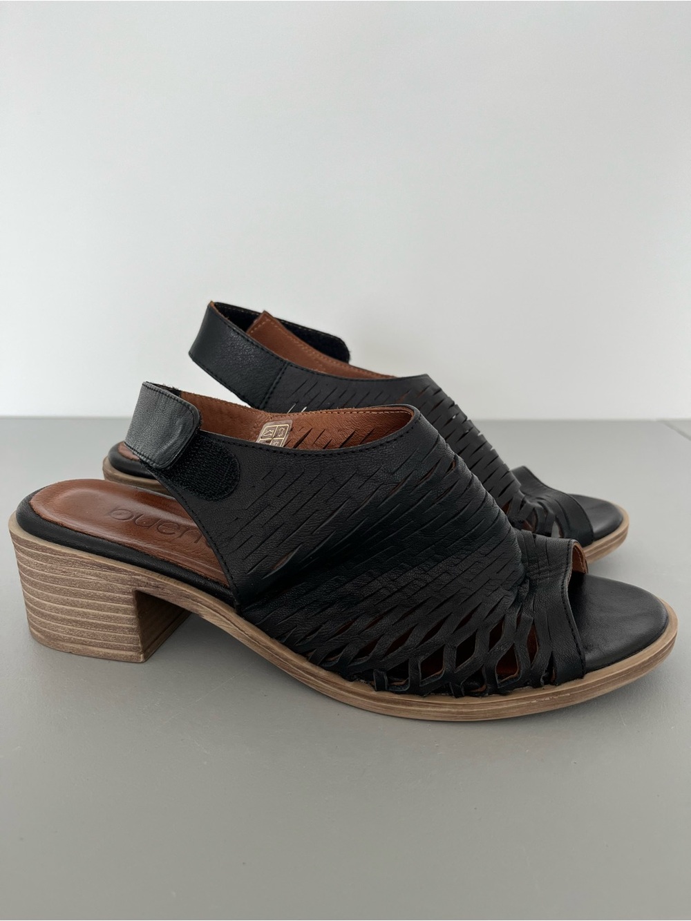Bueno Olsen Black Laser Cut Leather Slingback Block Heel Sandals 39 8.5 - Picture 2 of 7